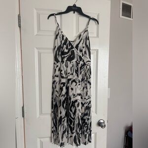 Nine West size small women midi dress black and white color